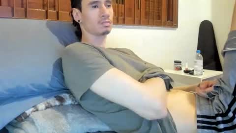 Snapshot of moderdelier chatting on November 26, 2025, 1:17 am DigBreed online show from November 26, 2025, 1:17 am