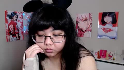 Molly online show from November 25, 2025, 4:12 am