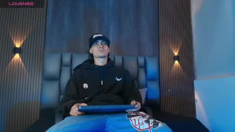 mohamed_malik online show from April 28, 2026, 12:43 pm