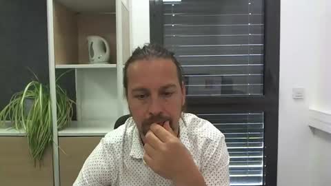 Julien online show from June 5, 2026, 9:59 am