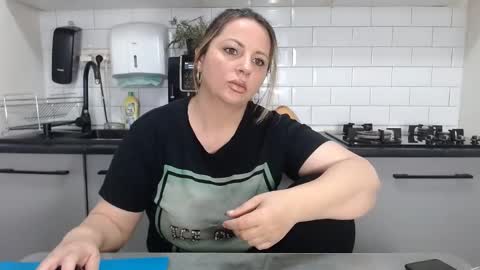 Snapshot of mojjo_erika chatting on December 11, 2024, 9:52 am erika online show from December 11, 2024, 9:52 am