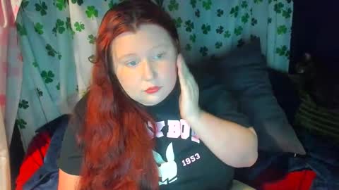 Snapshot of molly_moons chatting on May 25, 2026, 9:32 pm molly_moons online show from May 25, 2026, 9:32 pm