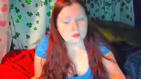 Snapshot of molly_moons chatting on June 9, 2026, 10:21 pm molly_moons online show from June 9, 2026, 10:21 pm