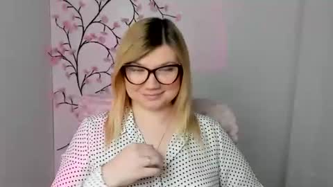 Molly online show from April 10, 2026, 11:37 am