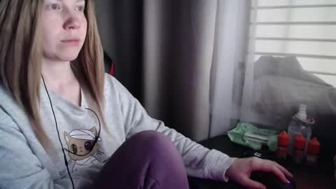 Snapshot of molly_royse chatting on November 17, 2025, 9:37 am I have new photos come and see with love Molly online show from November 17, 2025, 9:37 am