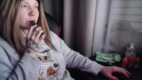 Snapshot of molly_royse chatting on November 18, 2025, 12:53 pm I have new photos come and see with love Molly online show from November 18, 2025, 12:53 pm