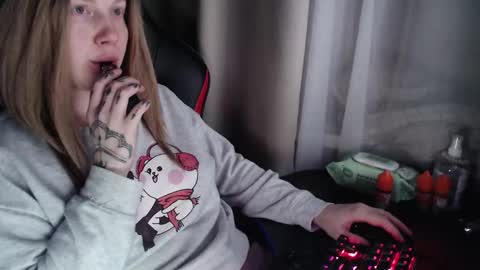 Snapshot of molly_royse chatting on November 21, 2025, 12:32 am I have new photos come and see with love Molly online show from November 21, 2025, 12:32 am