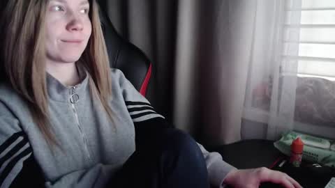 Snapshot of molly_royse chatting on November 27, 2025, 9:44 am I have new photos come and see with love Molly online show from November 27, 2025, 9:44 am