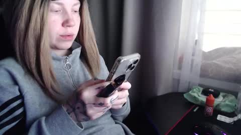 Snapshot of molly_royse chatting on November 28, 2025, 9:45 am I have new photos come and see with love Molly online show from November 28, 2025, 9:45 am