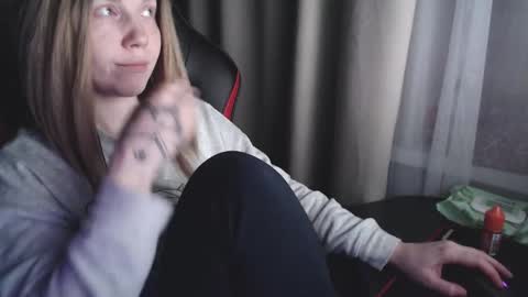 Snapshot of molly_royse chatting on December 1, 2025, 6:35 pm I have new photos come and see with love Molly online show from December 1, 2025, 6:35 pm