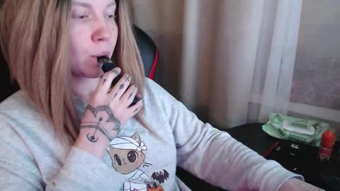 Snapshot of molly_royse chatting on December 2, 2025, 10:27 pm I have new photos come and see with love Molly online show from December 2, 2025, 10:27 pm