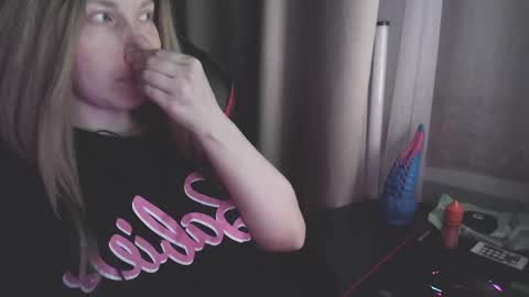 Snapshot of molly_royse chatting on December 14, 2025, 11:09 pm I have new photos come and see with love Molly online show from December 14, 2025, 11:09 pm