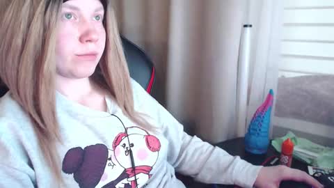 Snapshot of molly_royse chatting on December 15, 2025, 11:14 am I have new photos come and see with love Molly online show from December 15, 2025, 11:14 am