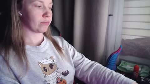 Snapshot of molly_royse chatting on December 16, 2025, 11:04 am I have new photos come and see with love Molly online show from December 16, 2025, 11:04 am