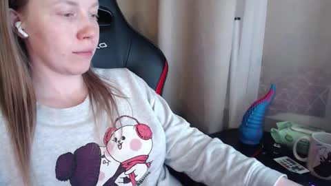 Snapshot of molly_royse chatting on December 20, 2025, 10:06 pm I have new photos come and see with love Molly online show from December 20, 2025, 10:06 pm