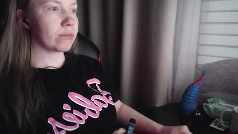 Snapshot of molly_royse chatting on December 21, 2025, 10:11 am I have new photos come and see with love Molly online show from December 21, 2025, 10:11 am