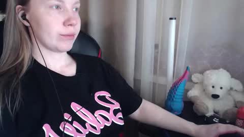 Snapshot of molly_royse chatting on February 3, 2026, 9:20 pm I have new photos come and see with love Molly online show from February 3, 2026, 9:20 pm