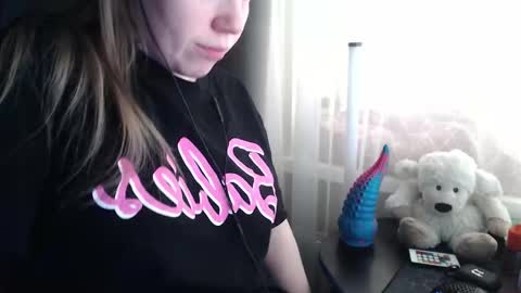 Snapshot of molly_royse chatting on February 4, 2026, 11:16 am I have new photos come and see with love Molly online show from February 4, 2026, 11:16 am