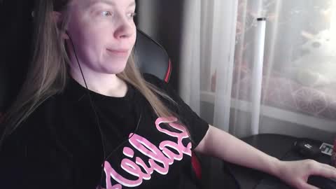 Snapshot of molly_royse chatting on February 19, 2026, 7:48 am I have new photos come and see with love Molly online show from February 19, 2026, 7:48 am