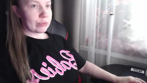 Snapshot of molly_royse chatting on February 23, 2026, 8:12 am I have new photos come and see with love Molly online show from February 23, 2026, 8:12 am