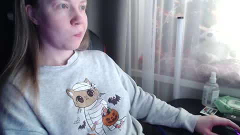 Snapshot of molly_royse chatting on February 24, 2026, 7:17 am I have new photos come and see with love Molly online show from February 24, 2026, 7:17 am