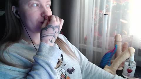 I have new photos come and see with love Molly online show from March 12, 2026, 9:26 am