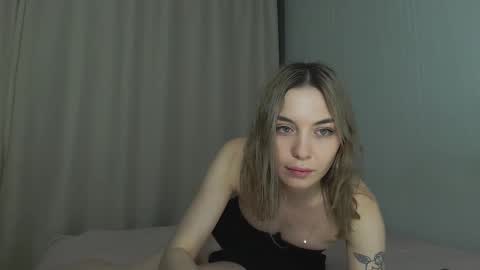 Snapshot of molly_wheel chatting on February 15, 2025, 12:59 am molly_wheel online show from February 15, 2025, 12:59 am