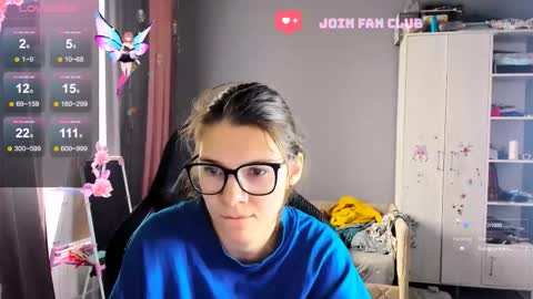 Snapshot of mollylollipop20 chatting on October 7, 2025, 6:43 am KIRA online show from October 7, 2025, 6:43 am