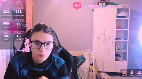 Snapshot of mollylollipop20 chatting on November 1, 2025, 2:13 am KIRA online show from November 1, 2025, 2:13 am