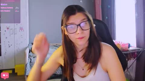  KIRA  online show from February 9, 2026, 5:33 am