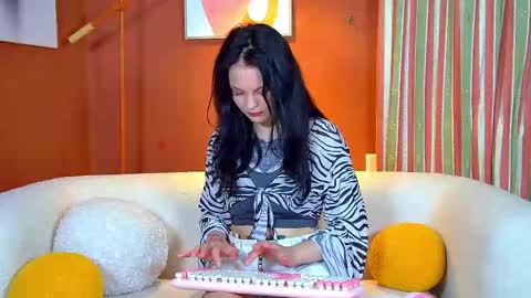 Molly online show from September 12, 2025, 6:41 pm