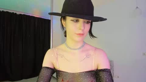 Snapshot of mollyposh chatting on December 11, 2024, 4:28 am Molly online show from December 11, 2024, 4:28 am