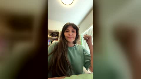 Molly online show from June 5, 2026, 10:15 pm