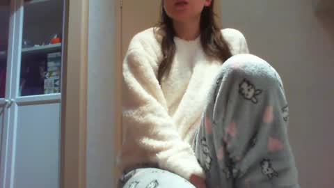 Snapshot of momentbeforedown chatting on December 1, 2024, 10:43 pm Hailey online show from December 1, 2024, 10:43 pm