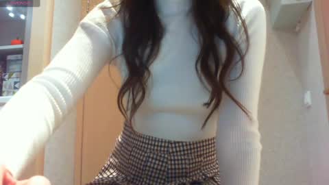 Snapshot of momentbeforedown chatting on February 16, 2025, 9:05 pm Hailey online show from February 16, 2025, 9:05 pm