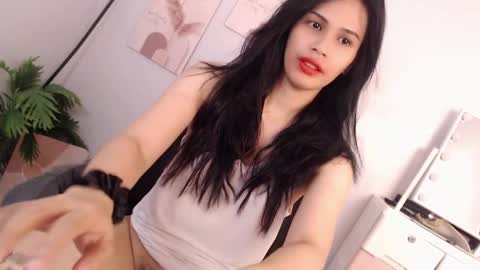 MOMIKHEM online show from April 19, 2026, 6:24 am