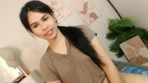 Snapshot of momi_khem019 chatting on June 18, 2026, 6:13 am MOMIKHEM online show from June 18, 2026, 6:13 am
