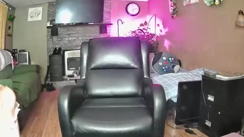 Snapshot of mommamadesissy chatting on February 28, 2026, 11:17 pm Bink online show from February 28, 2026, 11:17 pm