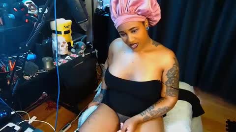 MOMMI SH3DEVIL online show from April 5, 2026, 6:05 pm