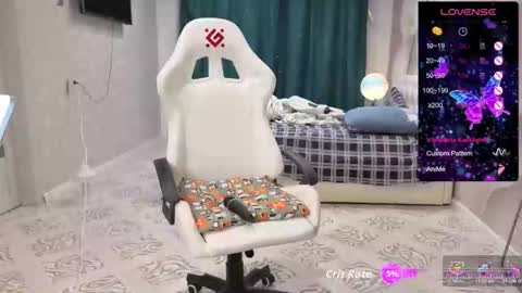 Snapshot of mommmy_ chatting on October 5, 2025, 8:40 pm MommmY online show from October 5, 2025, 8:40 pm