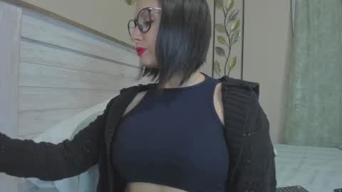 Snapshot of mommyfuckmilf_ chatting on February 20, 2025, 12:15 pm Anny online show from February 20, 2025, 12:15 pm