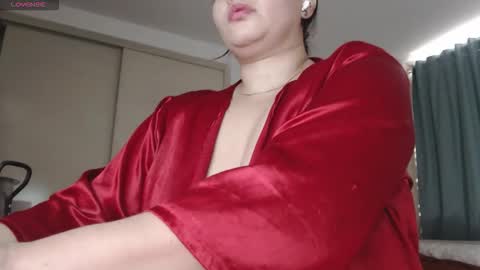 Daphne  online show from November 5, 2025, 3:34 pm