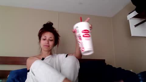 Snapshot of mommyswett chatting on November 10, 2025, 9:14 pm mommyswett online show from November 10, 2025, 9:14 pm