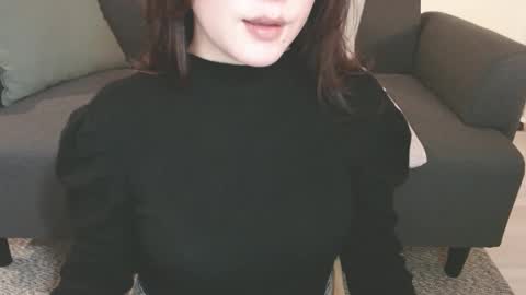 Momo online show from February 3, 2025, 1:19 am