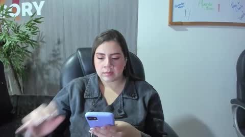 Snapshot of mona28__ chatting on September 21, 2025, 11:23 am Mona online show from September 21, 2025, 11:23 am