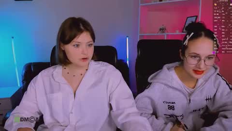 Mona  online show from November 26, 2025, 8:32 pm