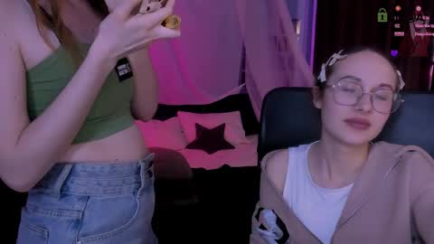 Mona  online show from April 21, 2026, 2:51 am