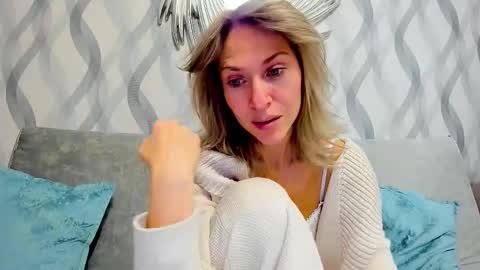 Mona online show from February 17, 2025, 4:59 pm