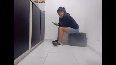 monaa_paloma online show from March 24, 2026, 12:54 pm