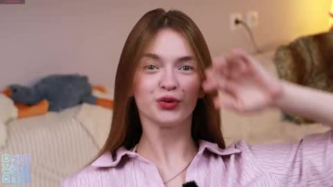 Snapshot of monabrickell chatting on October 2, 2025, 7:21 pm Mona online show from October 2, 2025, 7:21 pm